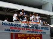 Yohansson Nascimento desfila pelas ruas de Maceió