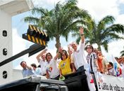 Senador Renan em ação no sábado na carreata de Célia