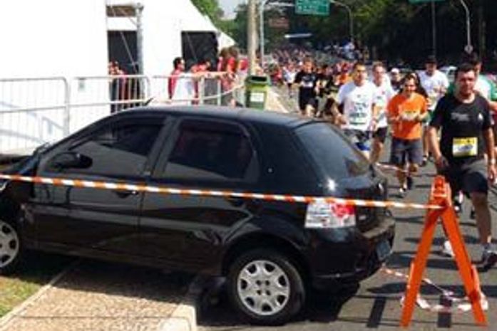 Motorista invade espaço bloqueado para maratona em SP e atropela sete pessoas