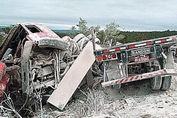 Acidente com van que seguia para Alagoas deixa dez mortos