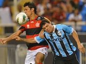 Flamengo busca empate contra Grêmio, mas segue próximo da degola