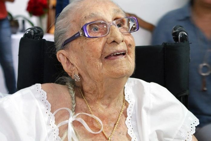 Dona Canô faz 105 anos com festa e homenagem de Maria Bethânia na BA