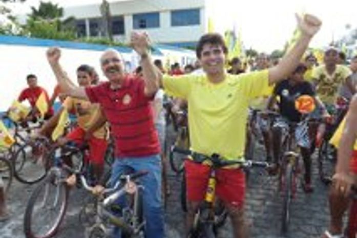 Marcius Beltrão e Ronaldo Lopes na bicicletada de Penedo