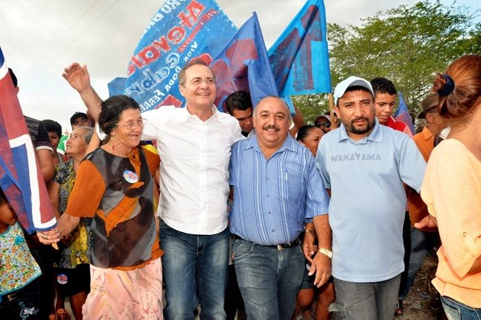 Em Ouro Branco, Renan prestigia comício em prol de Atevaldo Cabral