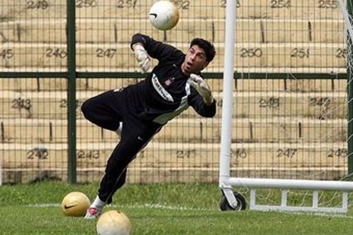 Ex-goleiro do Corinthians é detido por dirigir embriagado