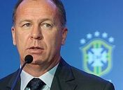 Mano Menezes é chamado de 'burro' pela torcida em Goiânia