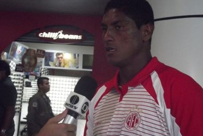 Jogador do América-RN é flagrado no exame antidoping por uso de cocaína