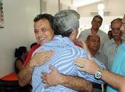 Mosart abraçando Roberval