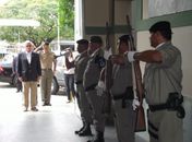 Governador visita PM