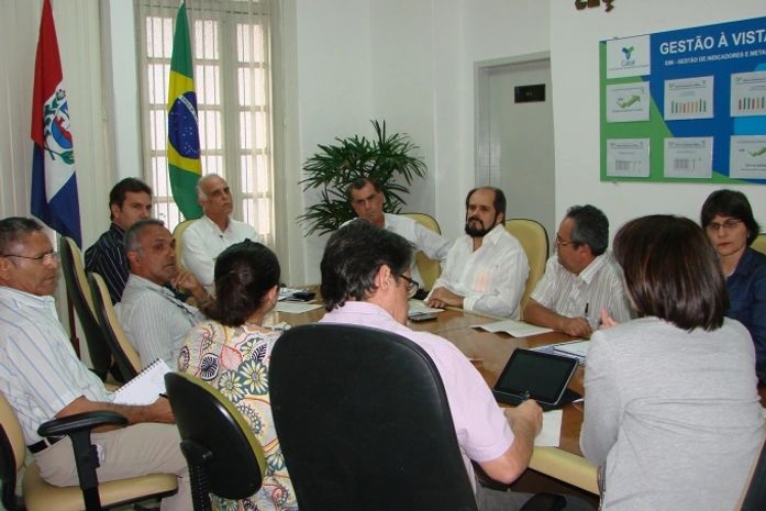 Casal aperta cerco aos condomínios que se abastecem de forma irregular