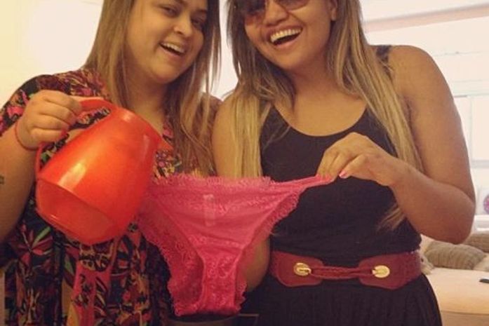 Simpatia: ao lado de Gaby Amarantos, Preta Gil coa café na calcinha