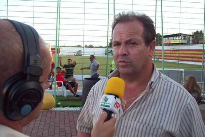 Treinador Heriberto da Cunha clicado durante o Alagoano2102
