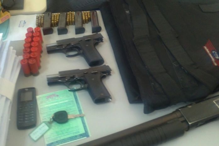 Vigilantes são acusados de disparos e resistência à prisão