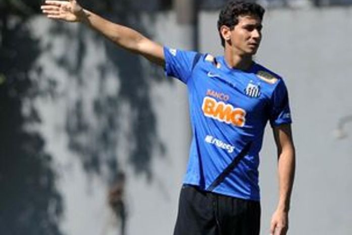 Esperando acerto com o São Paulo, Ganso falta a sessões de fisioterapia