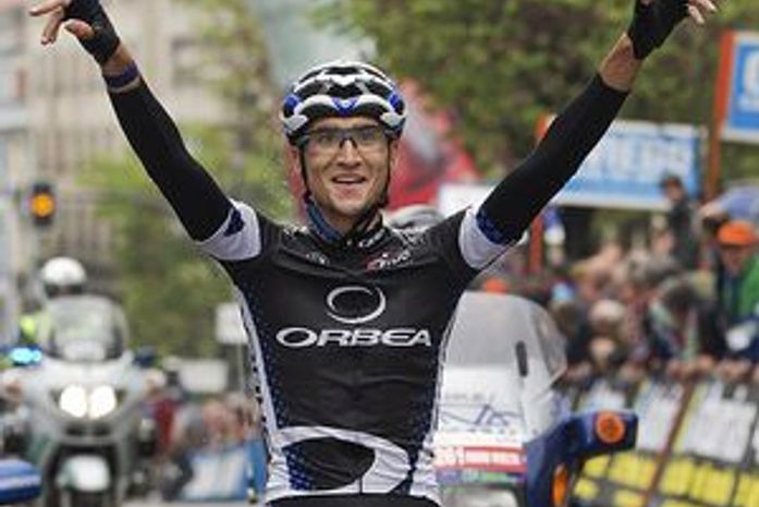 Ciclista espanhol morre ao ser atropelado por carro durante treinamento