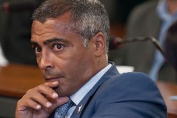 Romário volta a detonar Mano, pede intervenção de Dilma