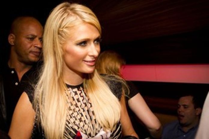 Paris Hilton vira alvo de polêmica após suposta conversa homofóbica