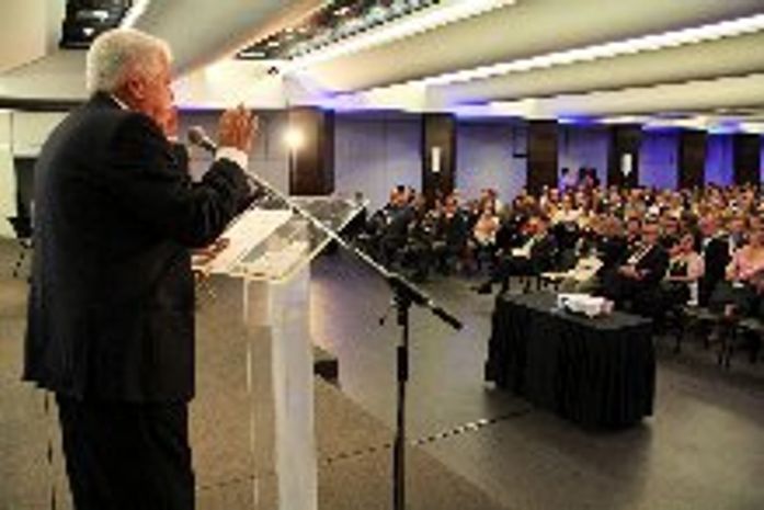Nonô fazendo palestra no Congresso de Transportes