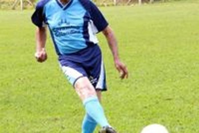 Jogador mais velho do mundo atua aos 90 anos enfaixado, preocupa filhos e diz não ter medo