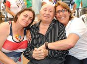 Antonio Rocha abraçado com Célia, sua filha