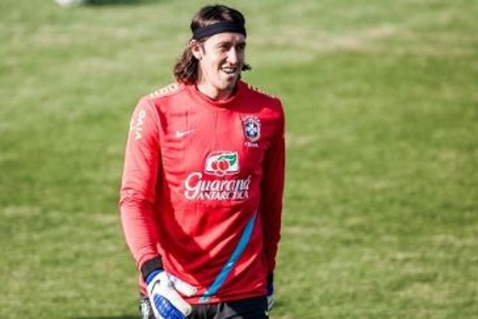 Cássio se irrita com acusações de Romário