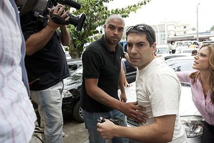 Nova versão sobre tiro pode complicar atacante Adriano