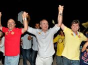 Ronaldo Lopes, senador Renan e Márcio Beltrão durante a caminhada em Penedo