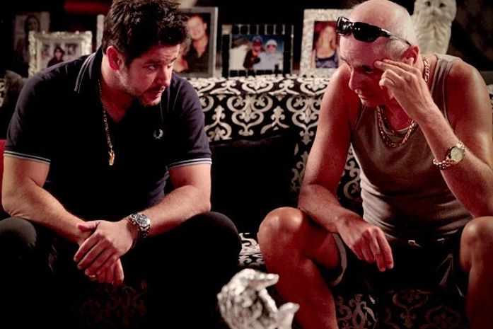 Tufão desabafa com Leleco e começa a desconfiar de Carminha