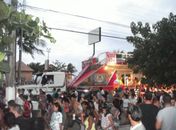 Multidão acompanha 12ª Parada do Orgulho LGBT na orla de Maceió