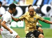Botafogo e Corinthians empatam em jogo com invasão de cachorro e camisa 'azarada'