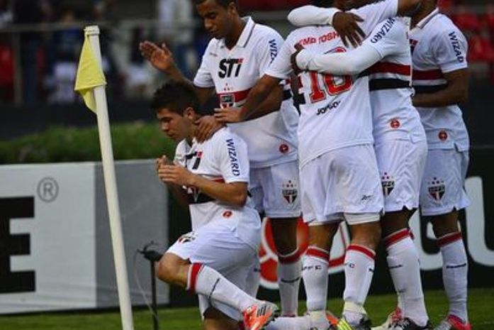 São Paulo bate Cruzeiro em casa e fica perto do G-4