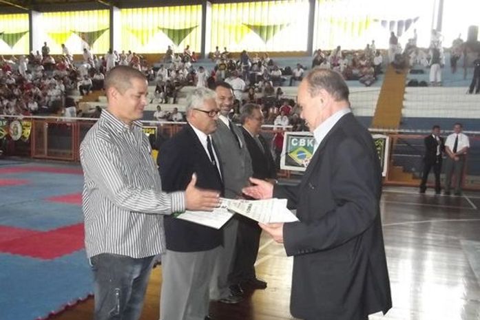 Karateca alagoano recebe graduação em Fortaleza