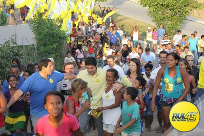 Fernando Silveira(camisaazul)puxando o Rui