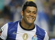 Capitão do Zenit critica salário do brasileiro Hulk e é punido