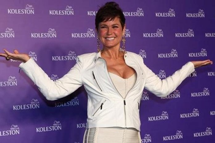 Xuxa diz estar recebendo mais cantadas após ter pintado o cabelo