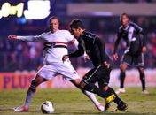 Vasco evita, mas pode ir à Fifa por dinheiro da venda de Diego Souza