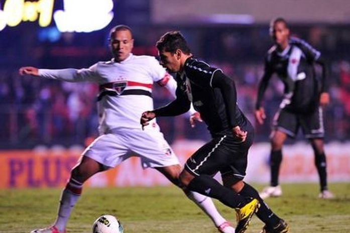 Vasco evita, mas pode ir à Fifa por dinheiro da venda de Diego Souza