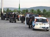 Polícia prende 16, apreende menores e veículos em Canapi