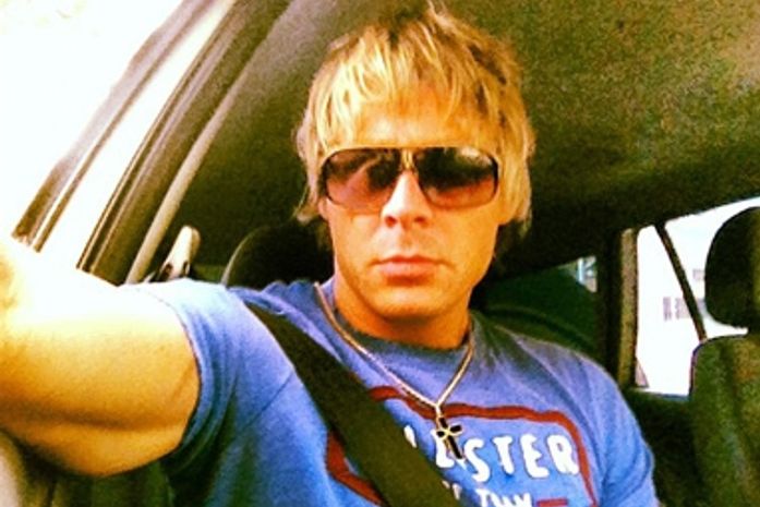 Theo Becker torce o pé durante gravação no interior paulista