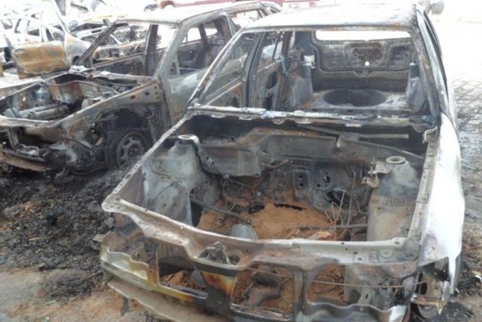 Veículos foram incendiados em estacionamento de delegacia