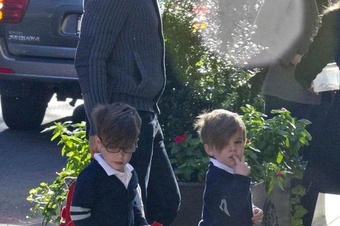 Ricky Martin leva os gêmeos à escola em Nova York