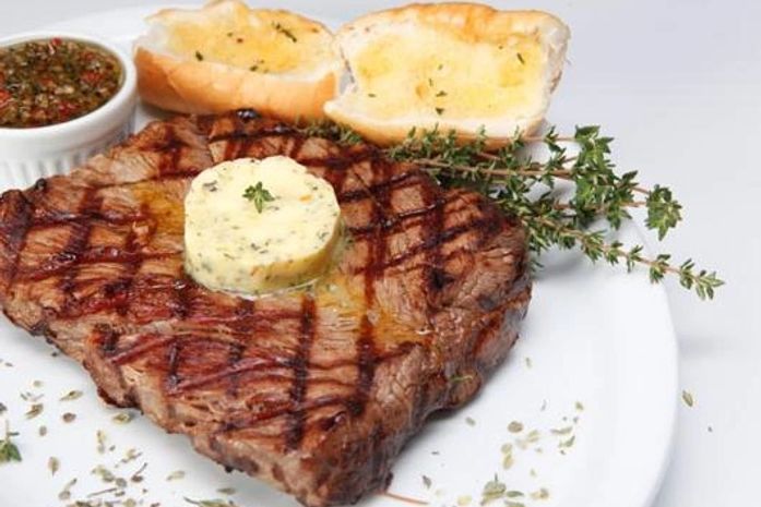 Confira a receita de Filé mignon com manteiga de ervas