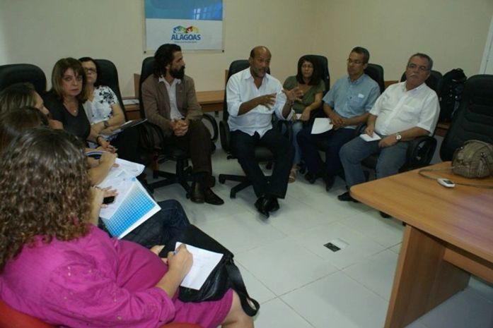 Secretaria do Trabalho coordena ações de economia solidária para o programa Juventude Viva