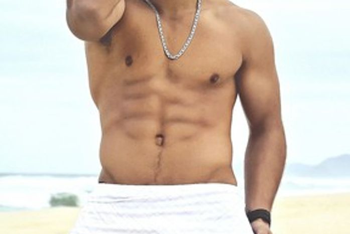 Douglas Sampaio em ensaio na praia