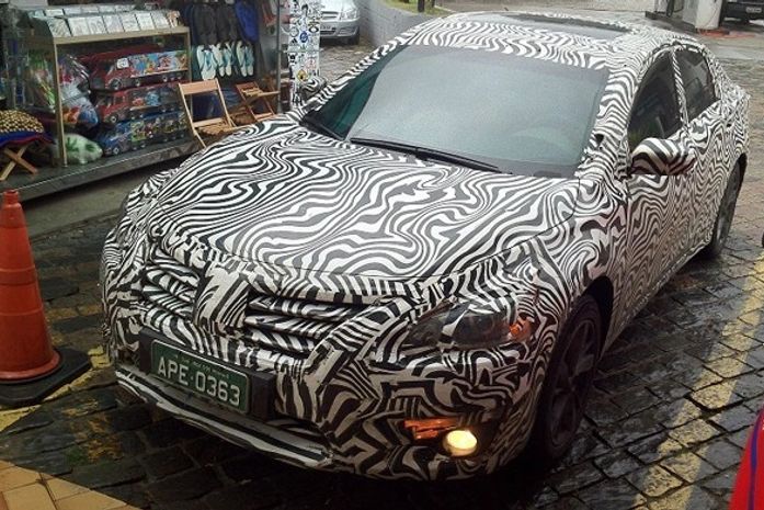 Internautas flagram Nissan Altima em Minas e São Paulo