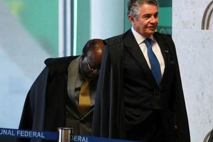 Ministros Joaquim Barbosa e Marco Aurélio Mello