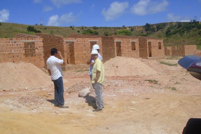 Construção de casas populares em Maragogi paralisa por falta de repasse do governo estadual