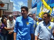 No comercio de Maceió, Téo, Rui e Aécio Neves