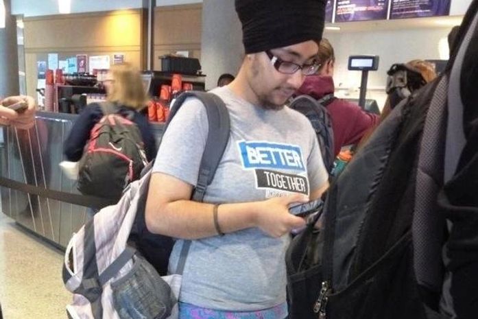 Mulher 'barbada' vira piada e dá lição de respeito na web