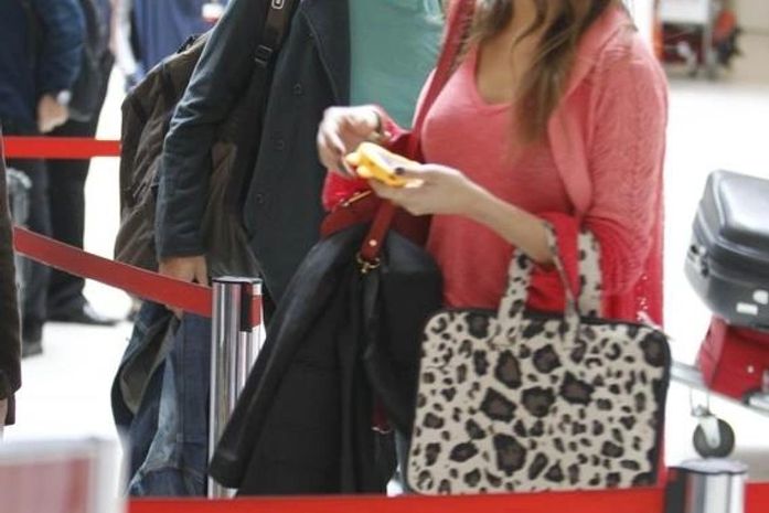 Após boatos de separação, Paulo Vilhena e Thaila Ayala viajam juntos